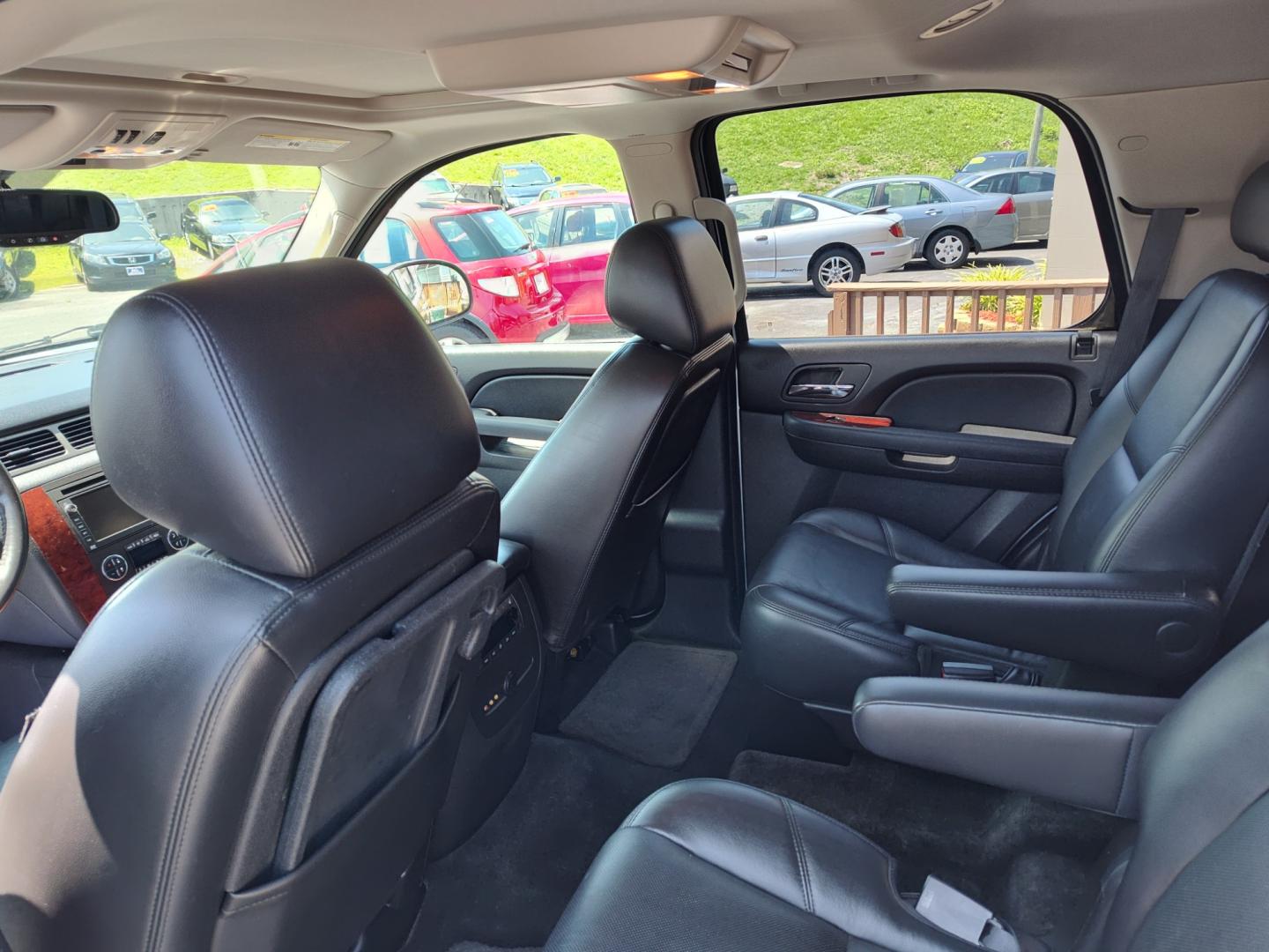 2010 Silver Chevrolet Tahoe (1GNUKCE07AR) , located at 5700 Curlew Drive, Norfolk, VA, 23502, (757) 455-6330, 36.841885, -76.209412 - Photo#9